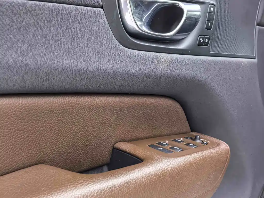 Volvo XC60 — миниатюра 11