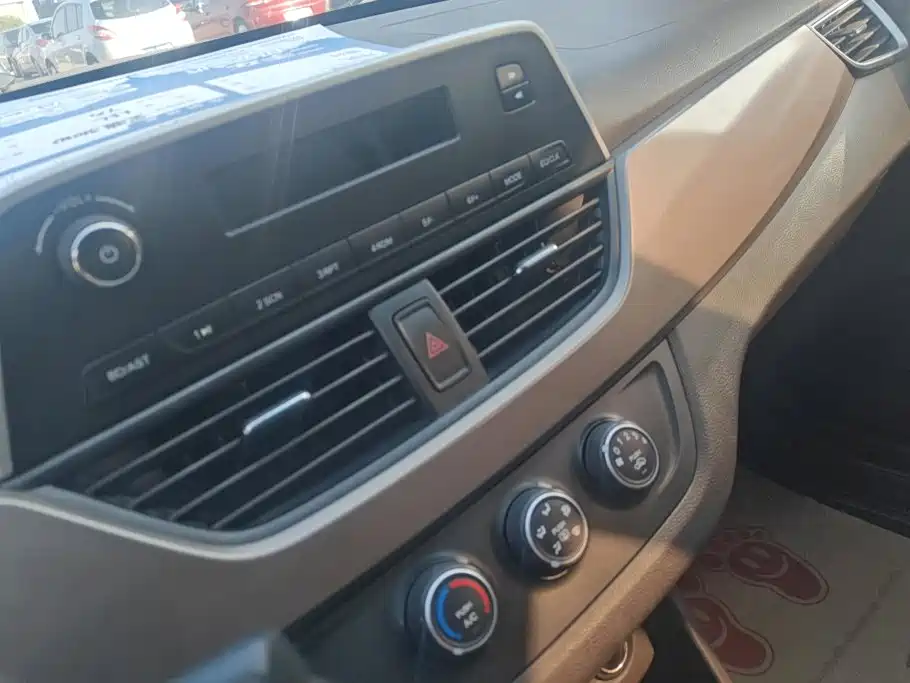Baojun 310W — миниатюра 13