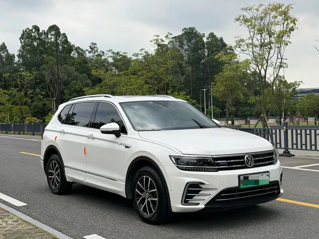 Volkswagen Tiguan L PHEV — миниатюра 3