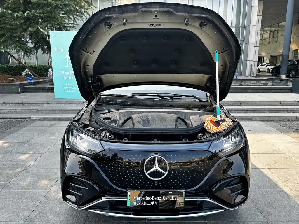 Mercedes-Benz EQE SUV — миниатюра 11