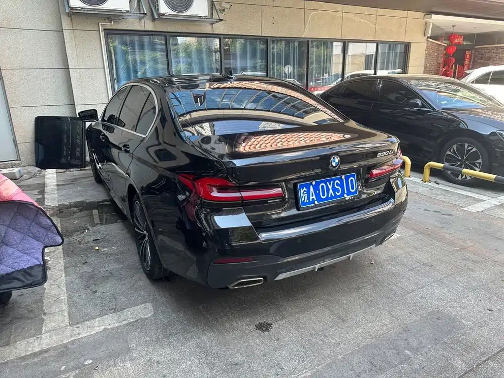BMW 5 Series — миниатюра 9