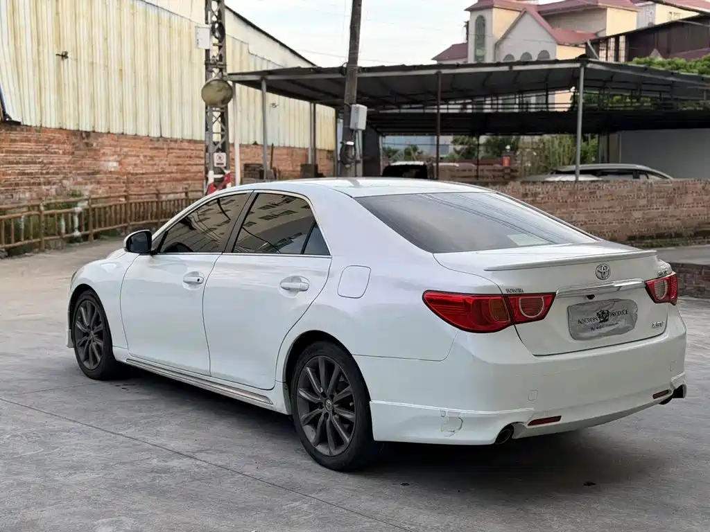 Toyota Reiz — миниатюра 6