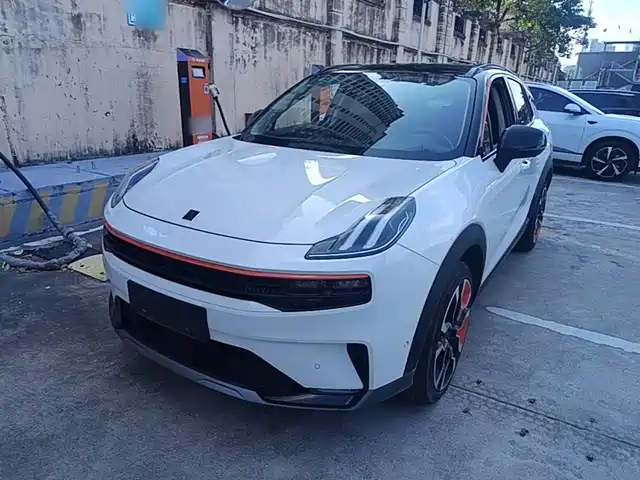 2021 Lynk & Co 06