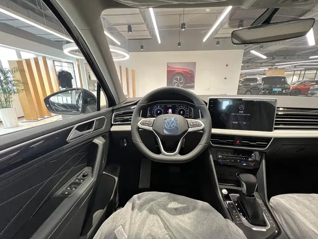 VOLKSWAGEN TIGUAN L NEW ENERGY