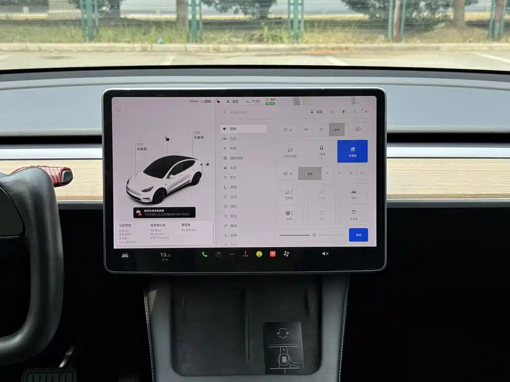 Tesla Model Y — миниатюра 11