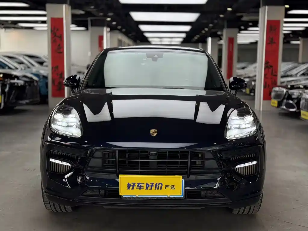PORSCHE MACAN