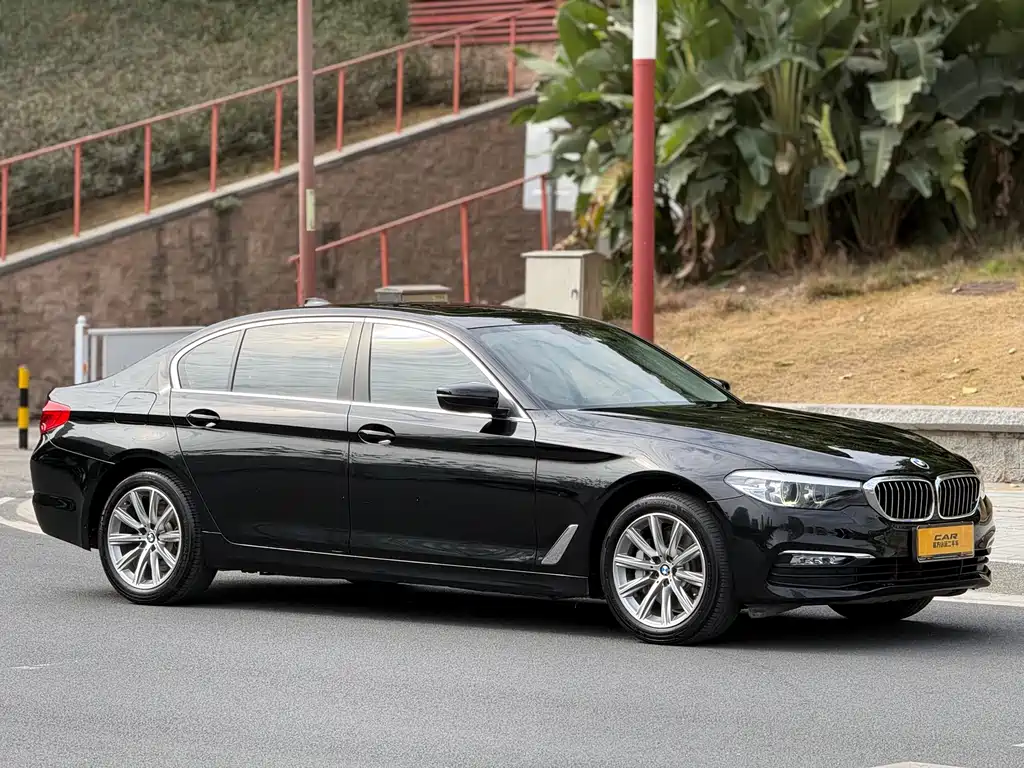 BMW 5 SERIES