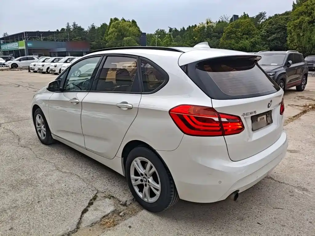 BMW 2 Series Active Tourer — миниатюра 5