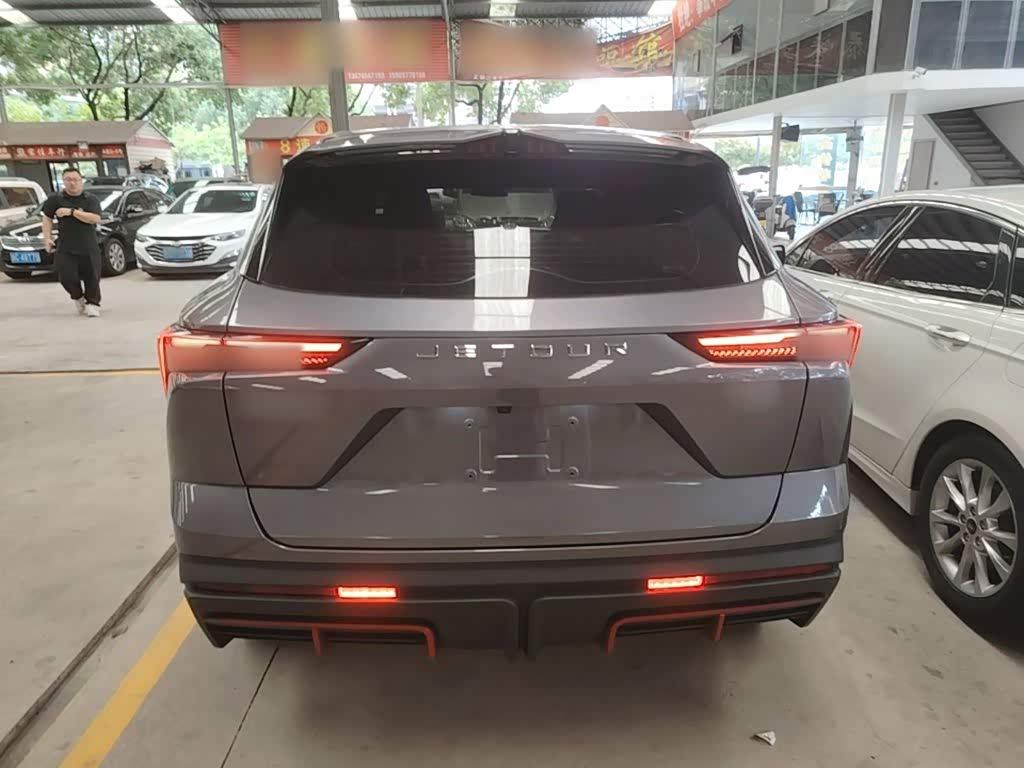 Jetour Jetour Dasheng 1.5 л 2024 г. Серебристо-серый, пробег 37200 км