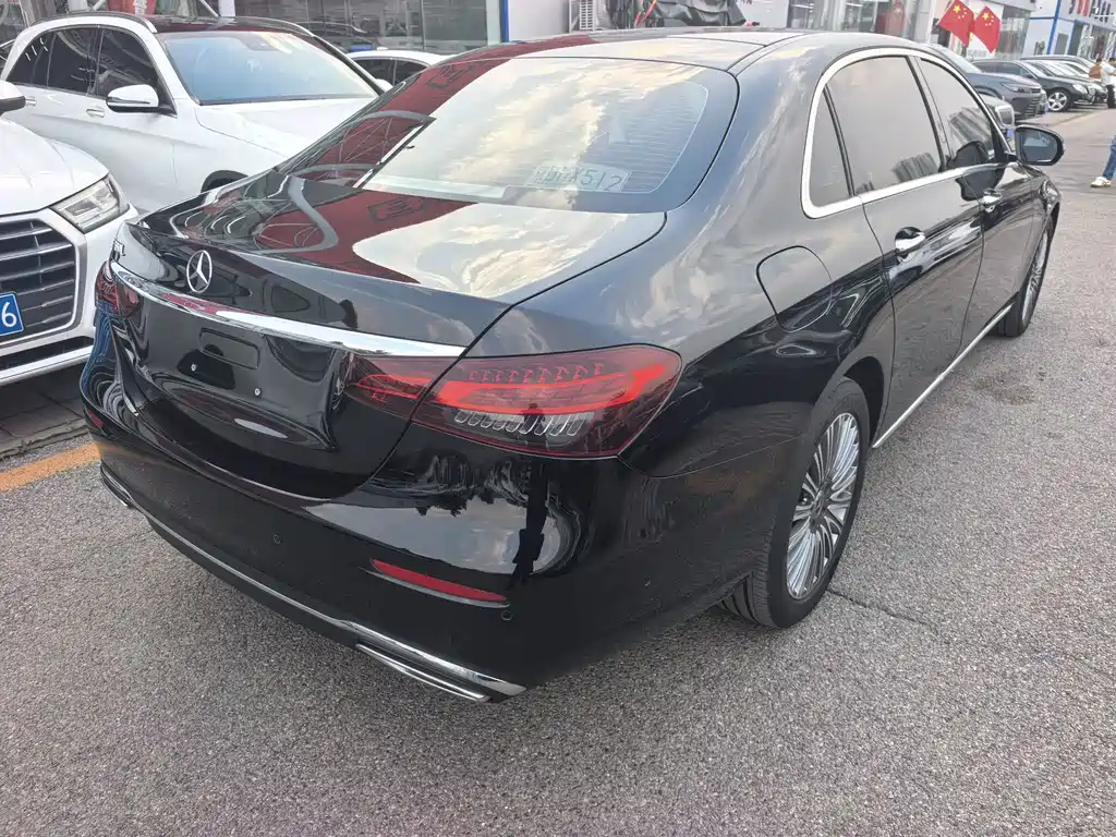 Mercedes-Benz E-Class — миниатюра 6