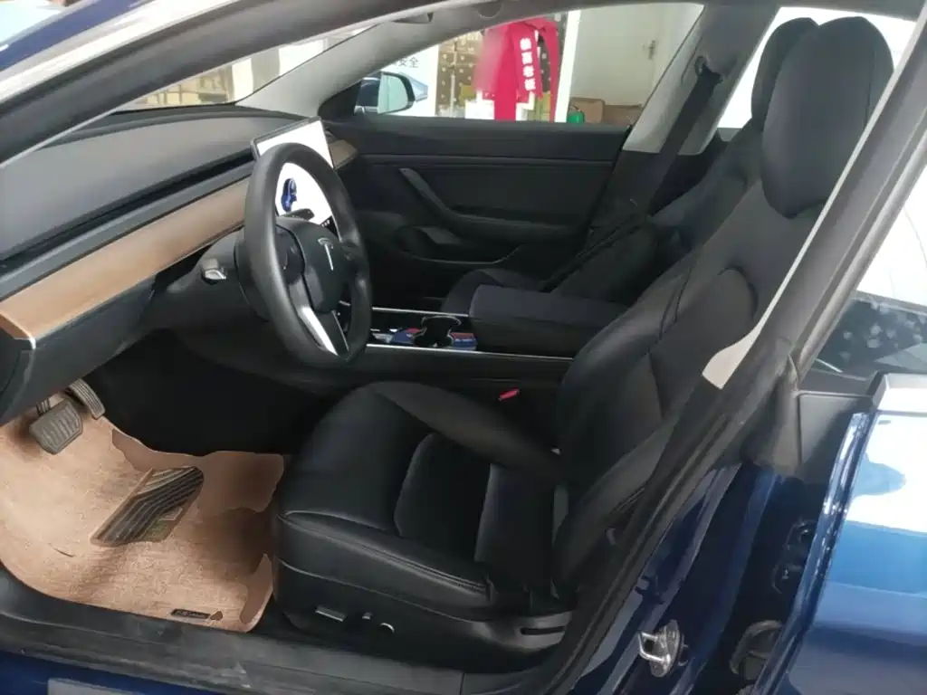 Tesla Model 3 — миниатюра 15