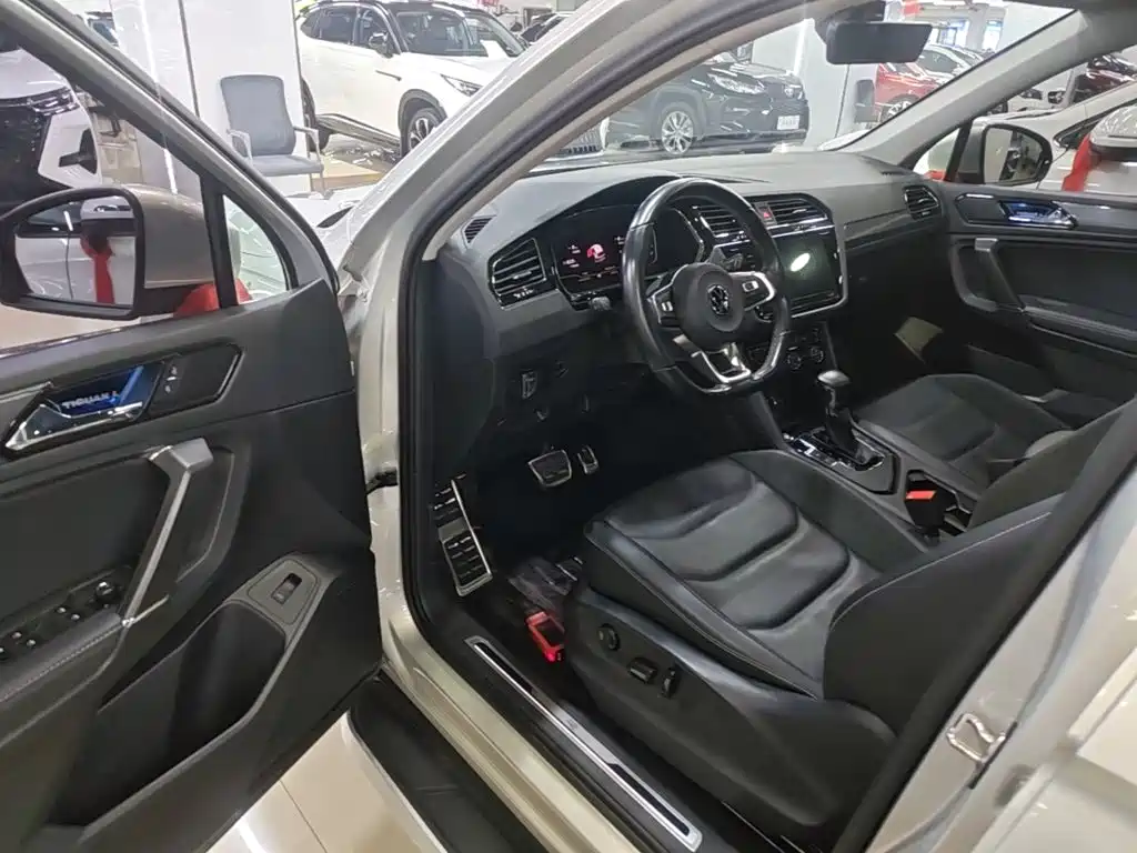 Volkswagen Tiguan L — миниатюра 16