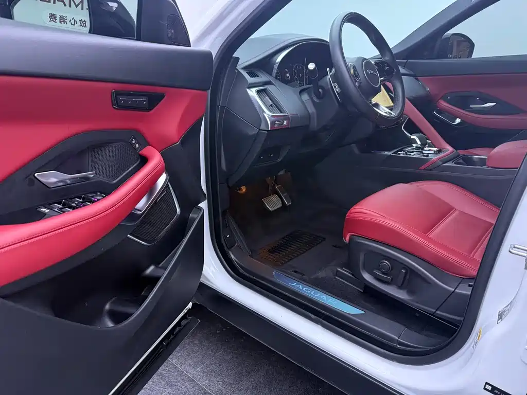 Jaguar E-PACE — миниатюра 4