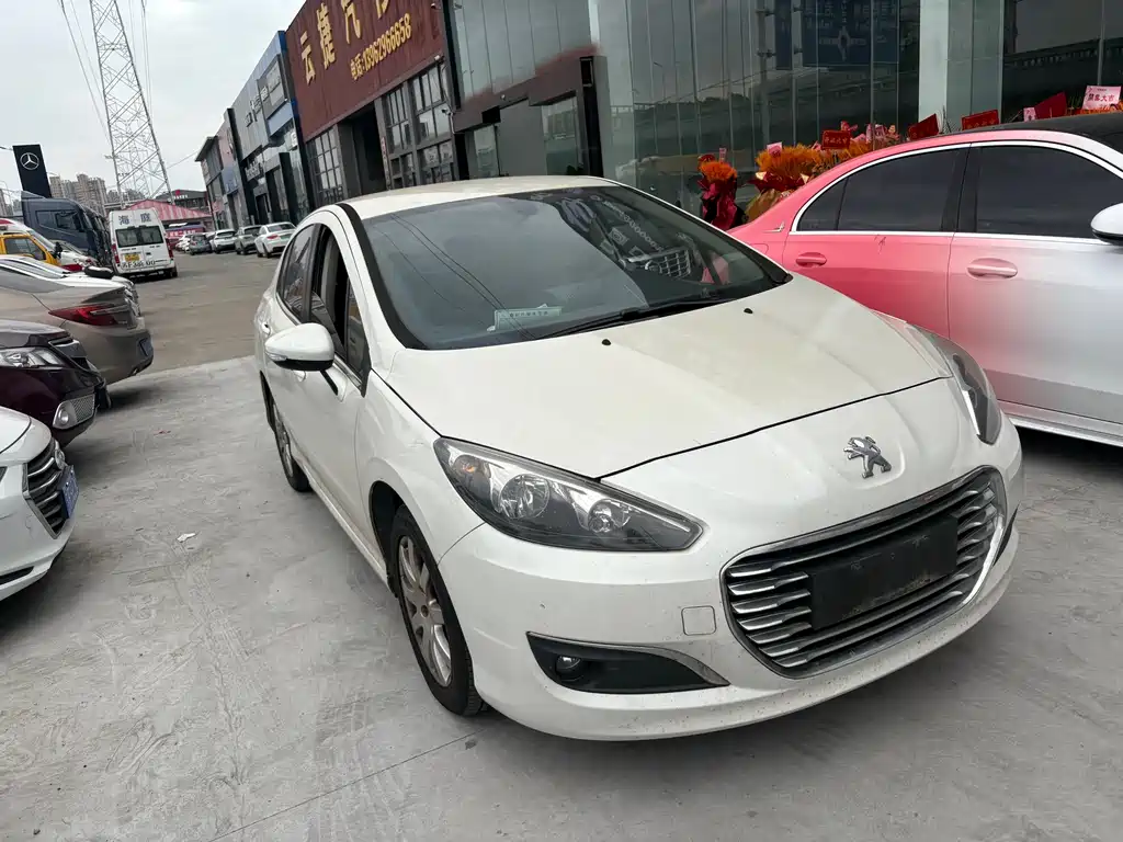 Peugeot 308 2014 1.6L MT