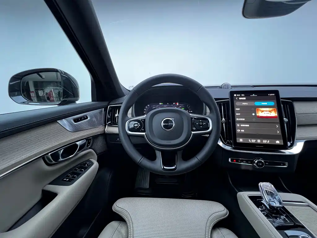 Volvo XC90 PHEV — миниатюра 19