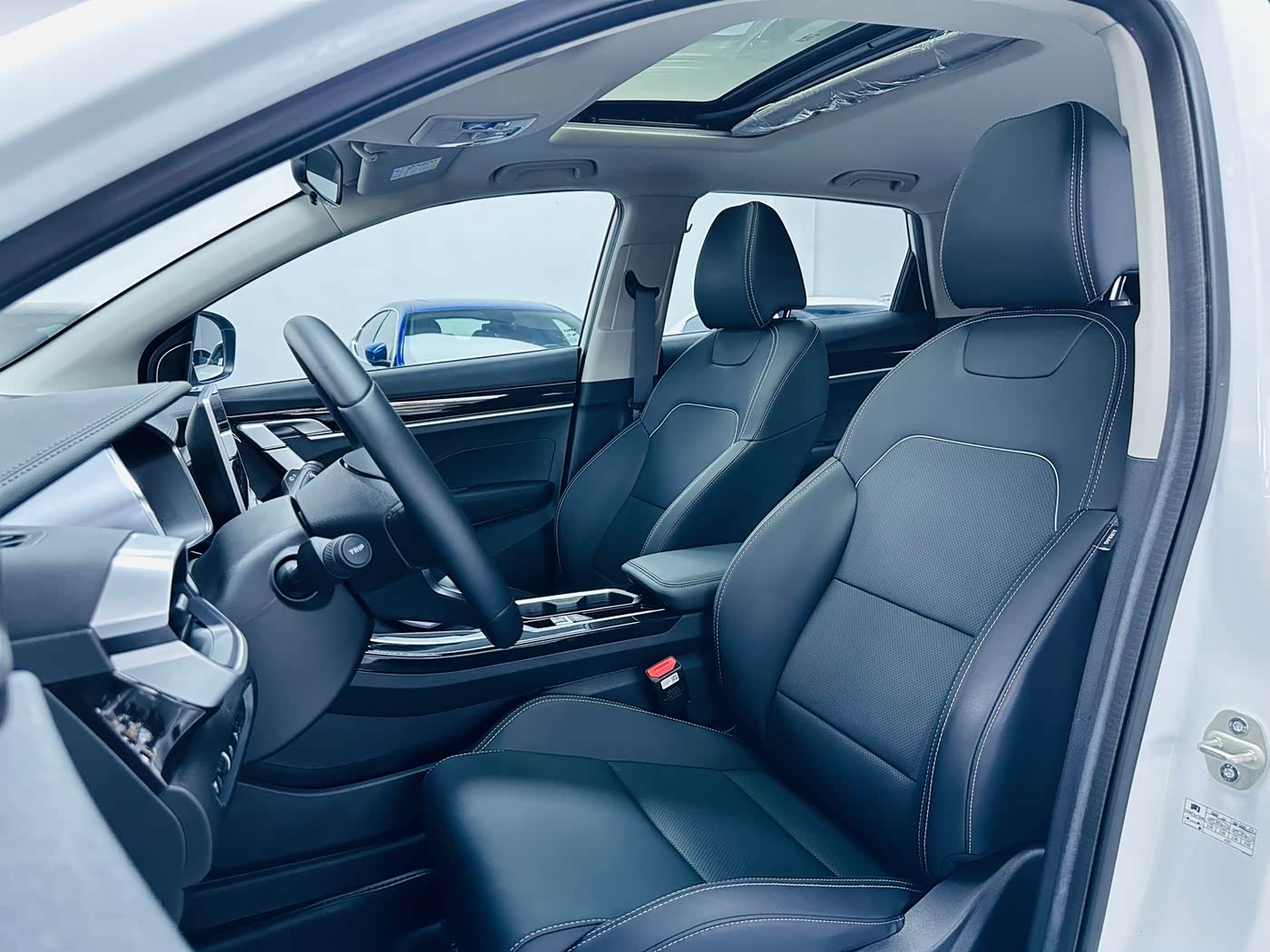 Geely Binyue 1.5 л 2025 г. Белый, пробег 800 км