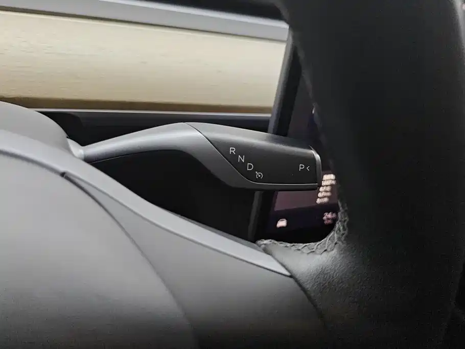 Tesla Model Y — миниатюра 16