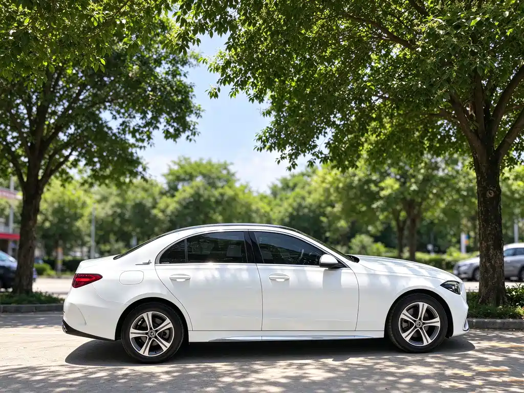 Mercedes-Benz C-Class — миниатюра 6