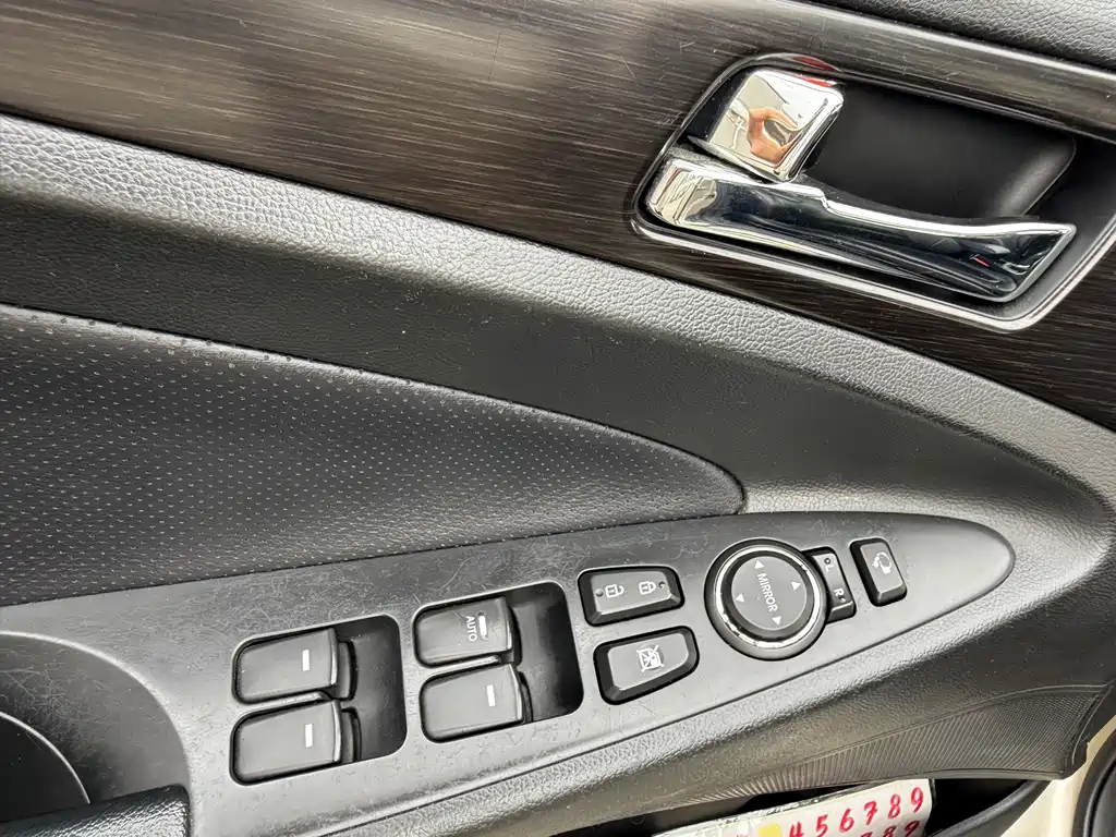 Hyundai Sonata — миниатюра 11