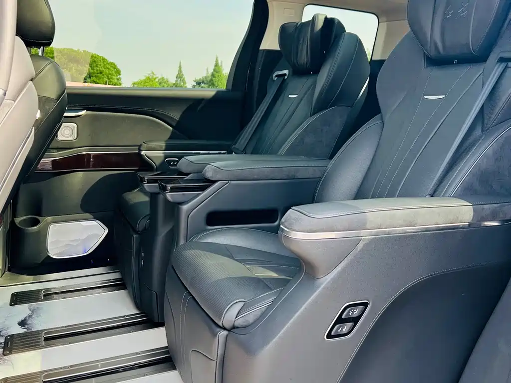 Hongqi Hongqi HQ9 PHEV — миниатюра 10