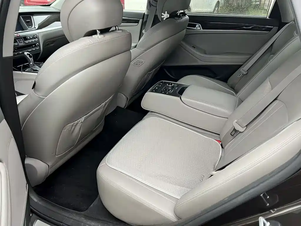 Hyundai Genesis — миниатюра 6