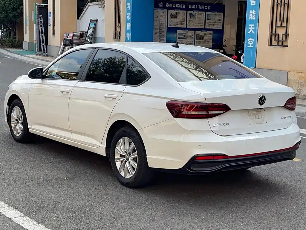 Volkswagen Lavida — миниатюра 4