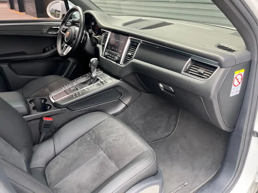 Porsche Macan — миниатюра 9