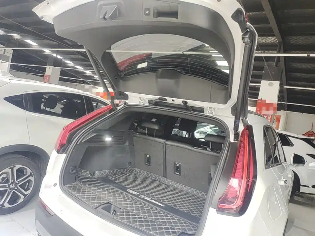 Cadillac XT4 — миниатюра 19