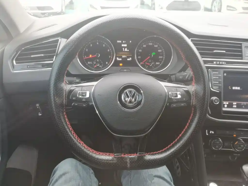 Volkswagen Tiguan L — миниатюра 11