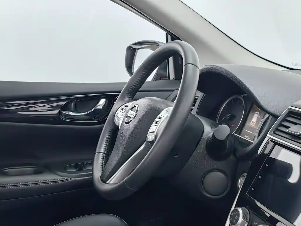 Nissan Tiida — миниатюра 22