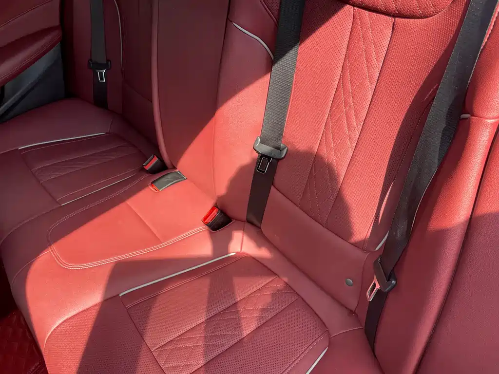 BMW 5 Series — миниатюра 8
