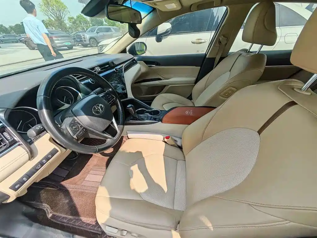 Toyota Camry — миниатюра 7