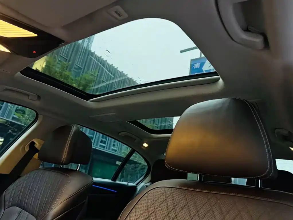 BMW 5 Series New Energy — миниатюра 20