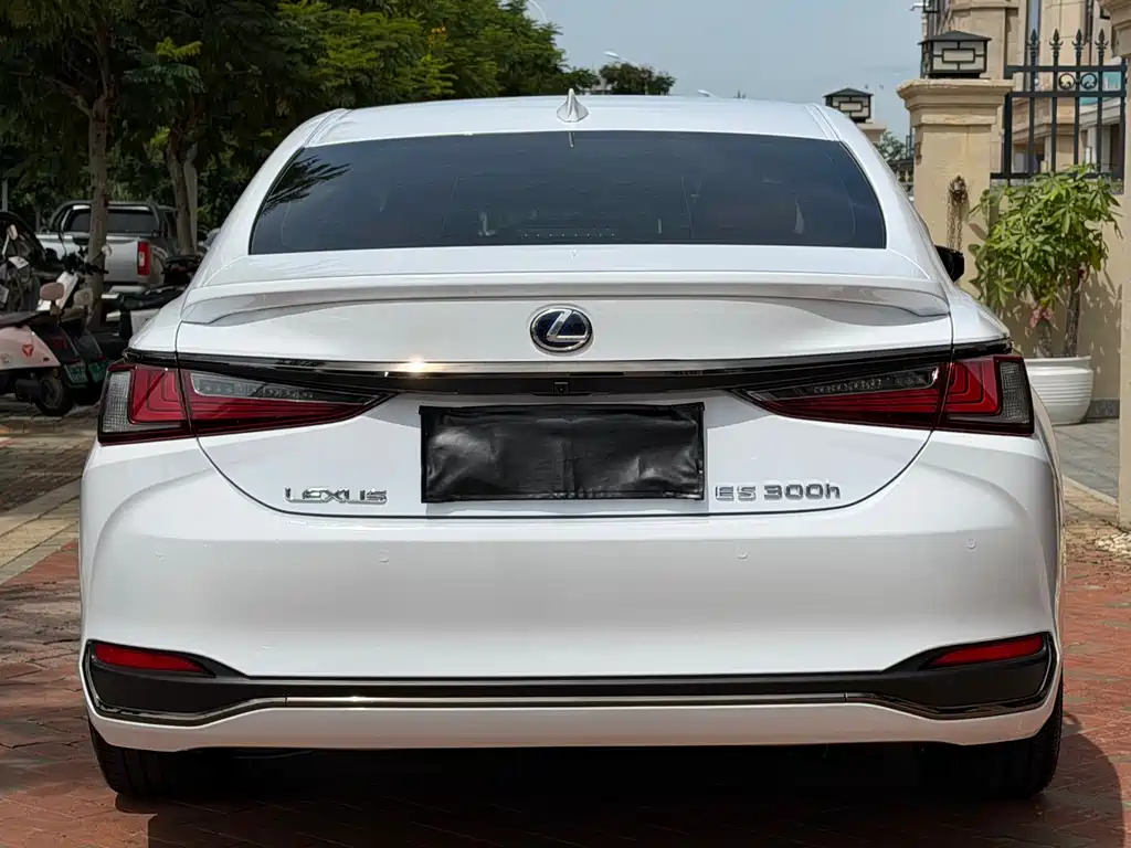 Lexus ES — миниатюра 8