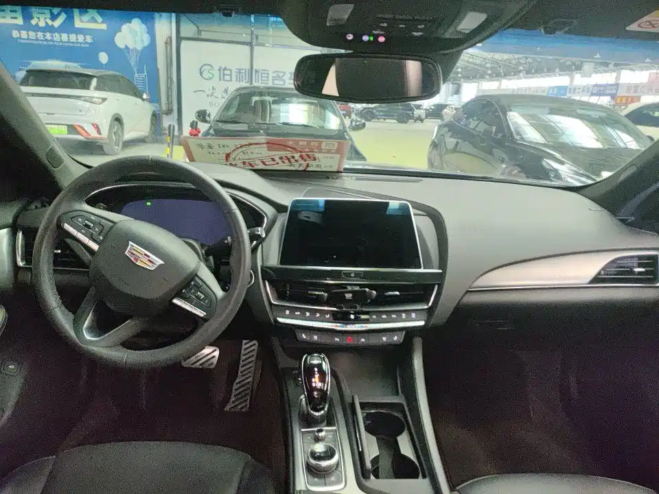 Cadillac CT5 — миниатюра 6