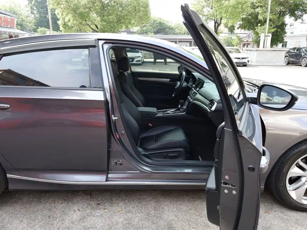 Honda Accord — миниатюра 17