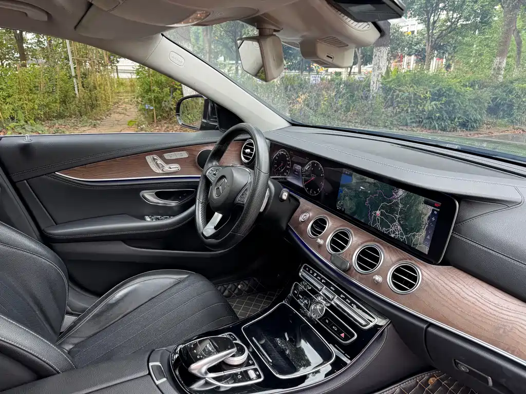 Mercedes-Benz E-Class — миниатюра 7