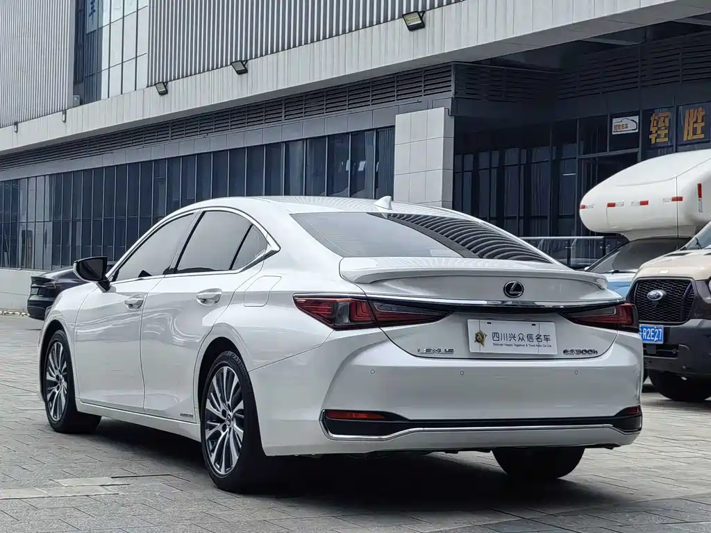 Lexus ES — миниатюра 4