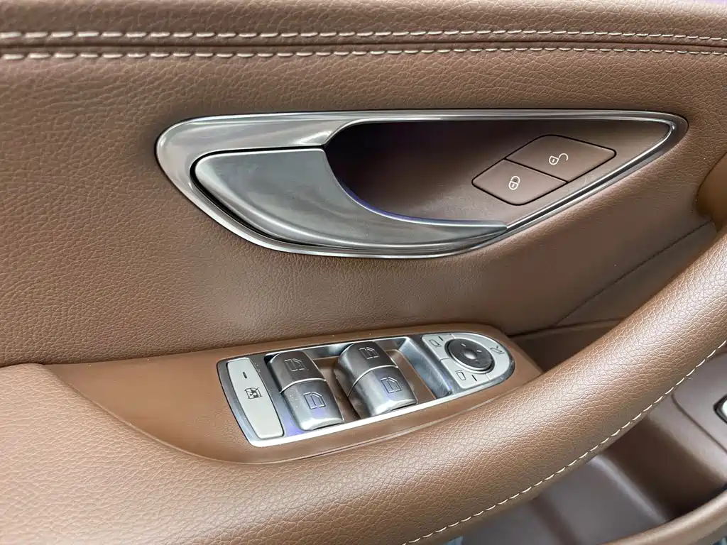 Mercedes-Benz E-Class — миниатюра 4