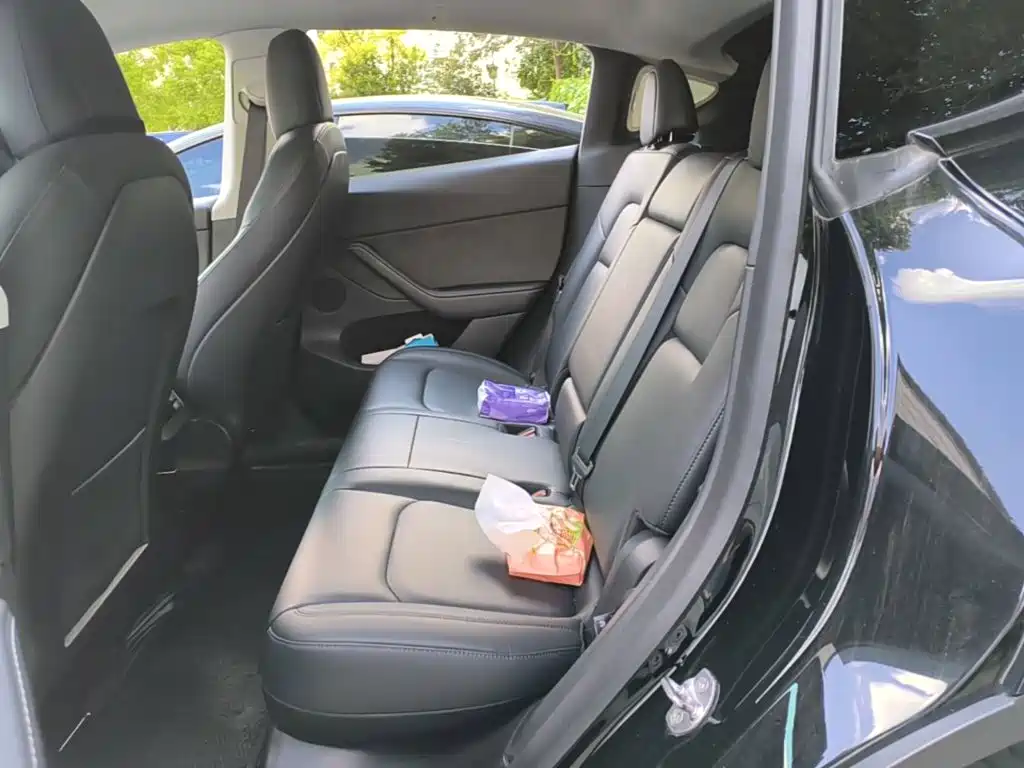 Tesla Model Y — миниатюра 17