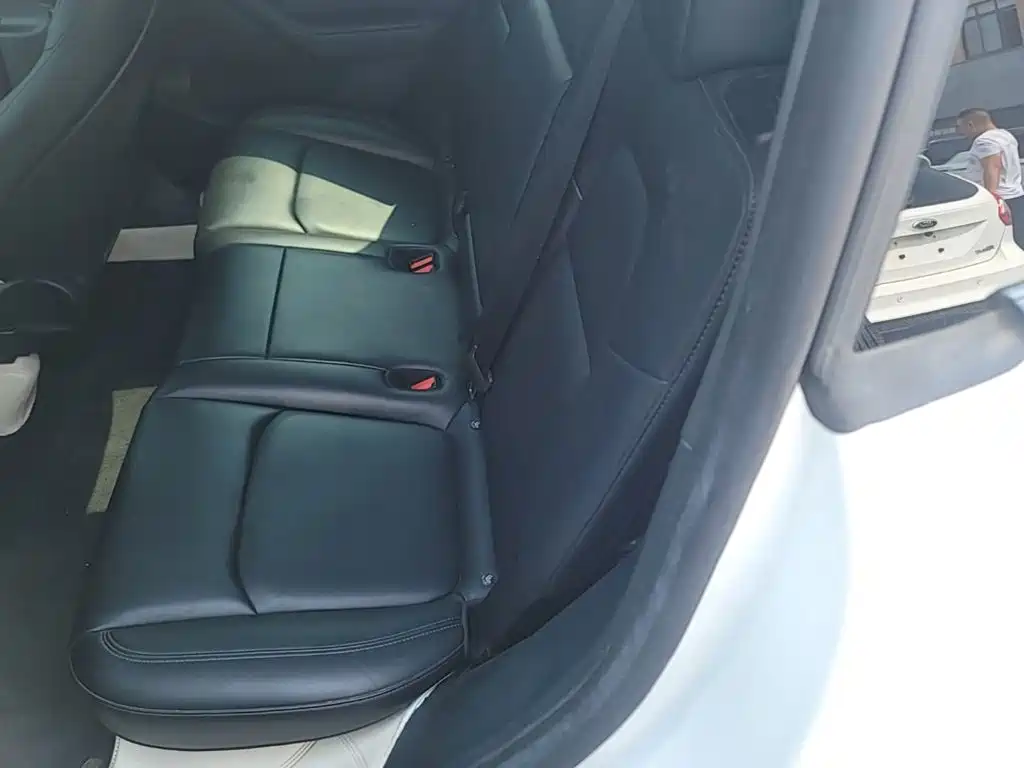 Tesla Model Y — миниатюра 17