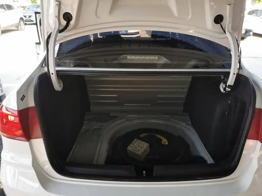 Volkswagen Santana — миниатюра 19