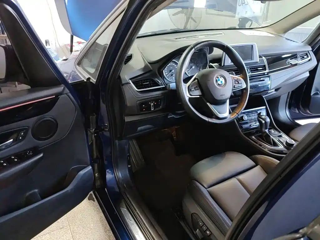 BMW 2 Series Active Tourer (Import) — миниатюра 16