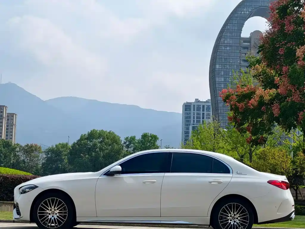 Mercedes-Benz C-Class — миниатюра 3