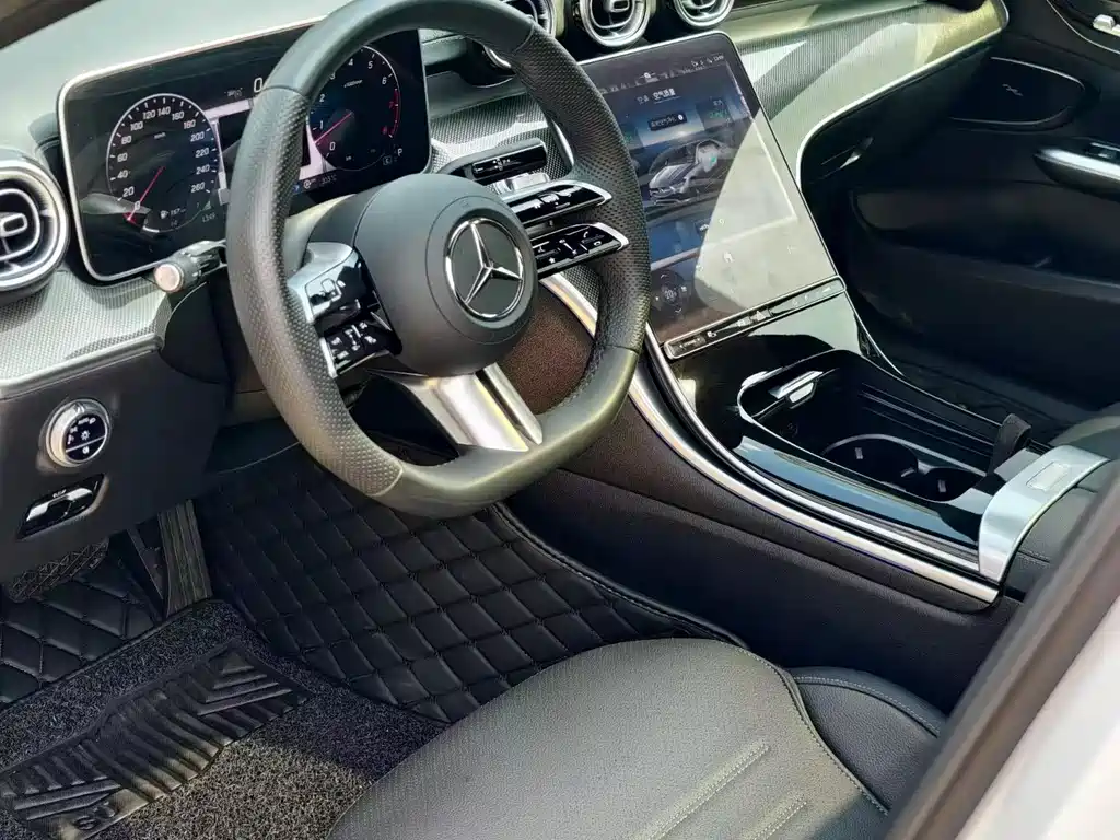 Mercedes-Benz C-Class — миниатюра 6