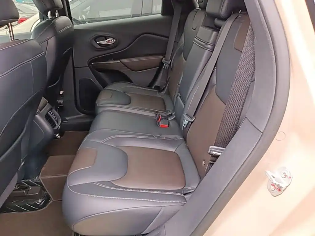 Jeep Cherokee — миниатюра 17