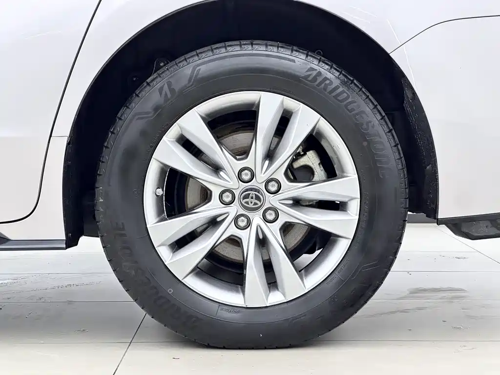 Toyota Sienna — миниатюра 17