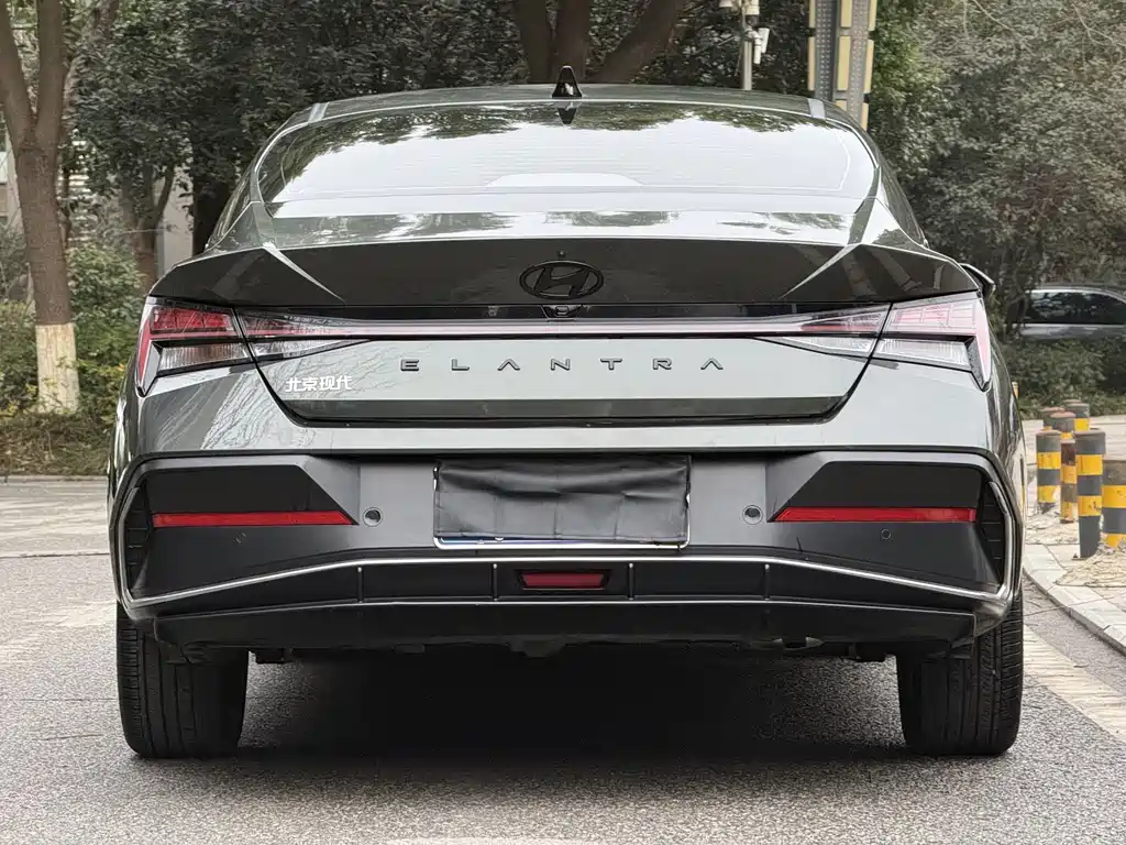 HYUNDAI ELANTRA