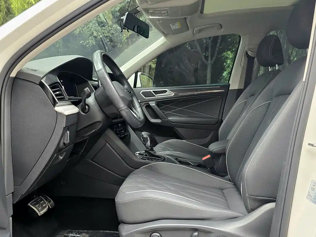Volkswagen Tiguan L L 2022 330TSI AT R-Line