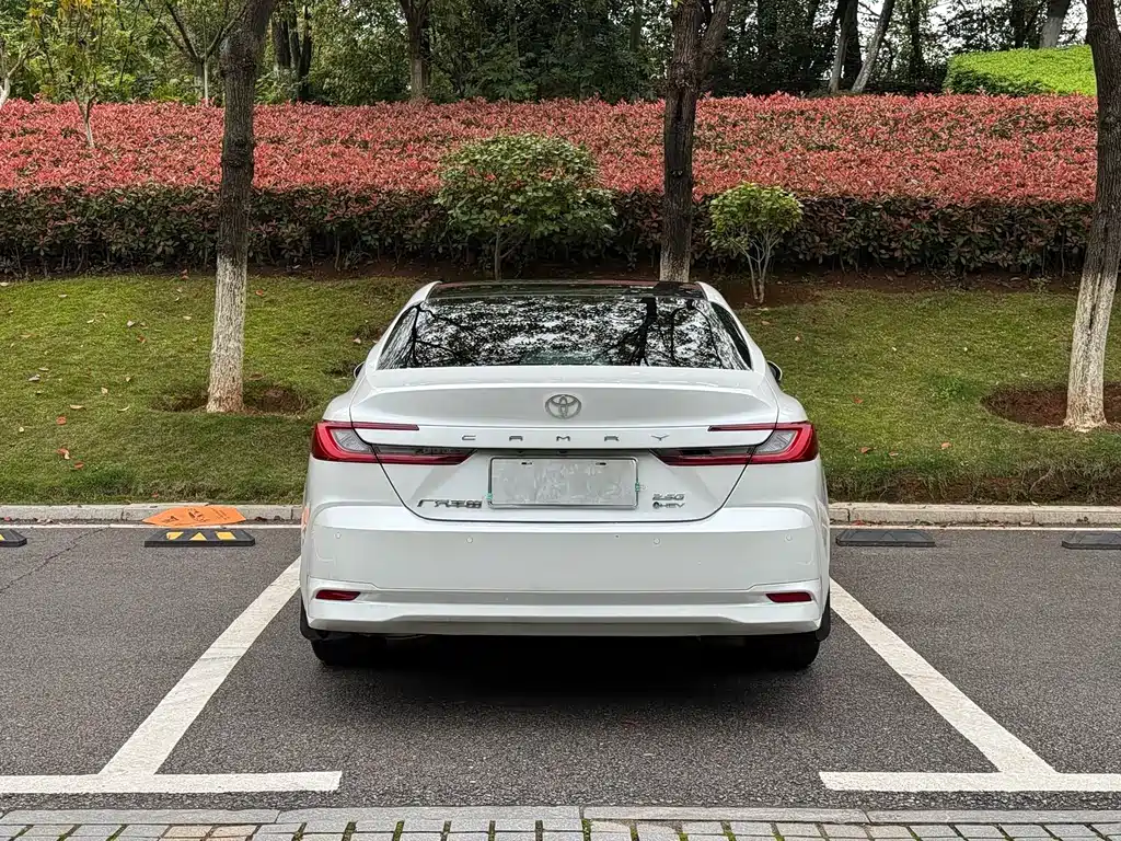 Toyota Camry — миниатюра 11